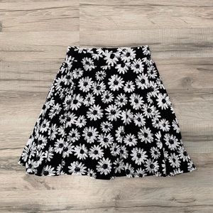 NWOT Women’s Floral Skater Skirt XS